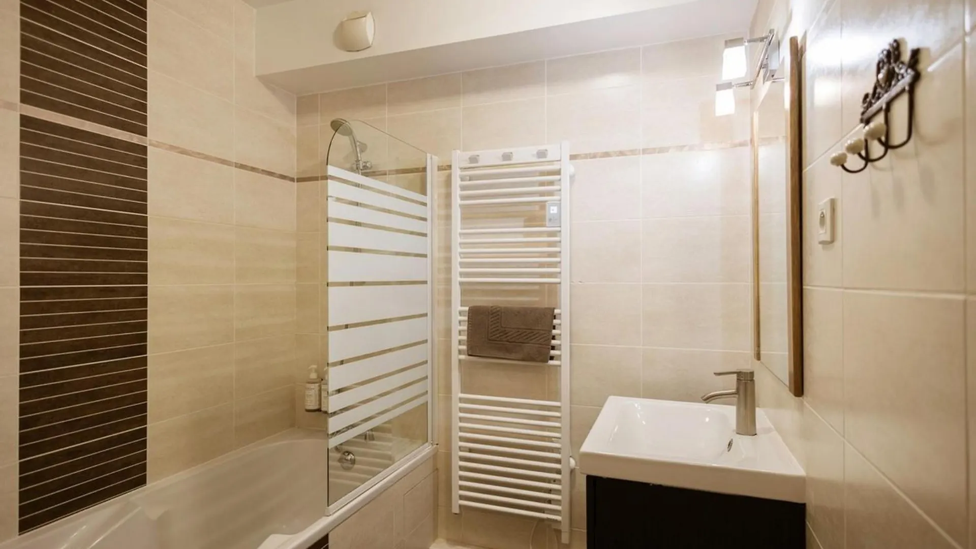 Apartment Charmant 4 Pieces Pour 8 Pers. Avec Terrasse, Proche Telecabine A Valloire - Fr-1-263-212